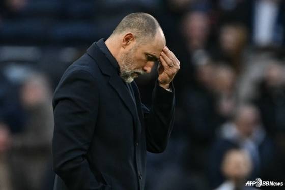 '비보' 강등 위기 토트넘, 경기 중 '감독 가족 사망' 전례 없던 안타까운 소식... 손흥민 떠나고 '또' 사령탑 경질설