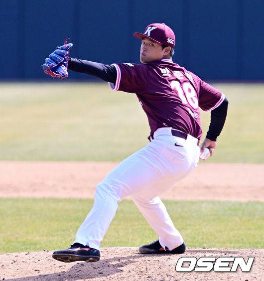 155km 던지면 뭐하나, 안타-볼넷-볼넷-안타 4실점…전체 1순위 '7억 신인' 또 쓴맛 보다, ERA 16.20 폭등