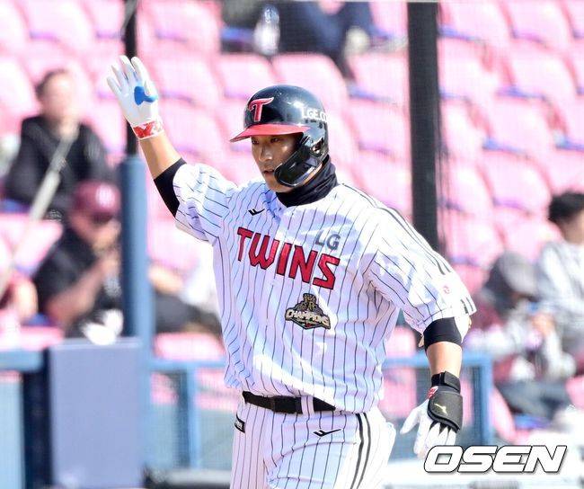 시범경기 홈런왕, 투런-투런-만루 홈런까지 터졌다. 그런데 왜 LG 1군에 자리가 없나...백업 경쟁에 파도 일으킬까 [오!쎈 잠실]