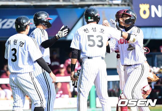 시범경기 홈런왕, 투런-투런-만루 홈런까지 터졌다. 그런데 왜 LG 1군에 자리가 없나...백업 경쟁에 파도 일으킬까 [오!쎈 잠실]