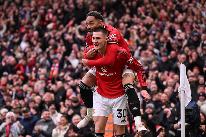 'BBC 컨펌' 한국 주장 손흥민은 절대 불가능한 일, 맨유서 벌어졌다...세슈코+음뵈모 국대 합류 취소