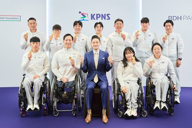 배동현 회장, 김윤지 선수에게 5억 원 통 큰 포상