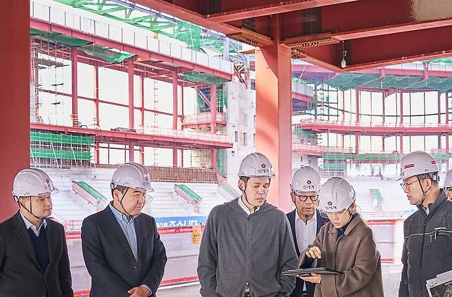 정용진 회장, 스타필드 청라 공사 현장 찾았다…