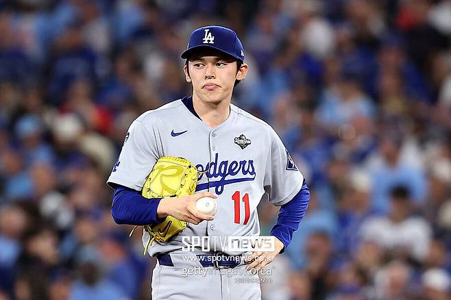 사구-볼넷-볼넷-볼넷-사구-볼넷-볼넷-볼넷…이게 ML 투수 피칭이라고? 박살나고 또 고개 숙인 사사키