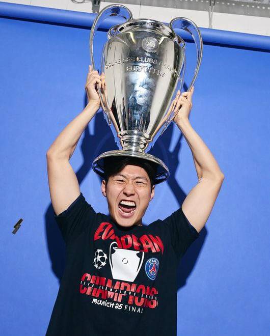 [공식발표] 이강인과 PSG 폭탄 터졌다, 우승 밀어주기 특혜 논란...2위 랑스 강력 반발