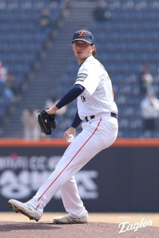 '150km 쾅' 한화 15억 외인 최종 리허설 어땠나…보크→캐나다 국대에게 투런포 헌납→4⅔이닝 3실점 [MD대전]