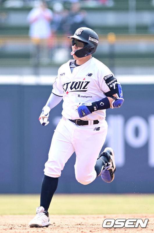 ‘KIA→10억 KT행’ FA 포수 역전 투런포 폭발! KT, 두산 7-3 잡고 시범경기 최종전 승리…오윤석 쐐기포+보쉴리 QS [수원 리뷰]