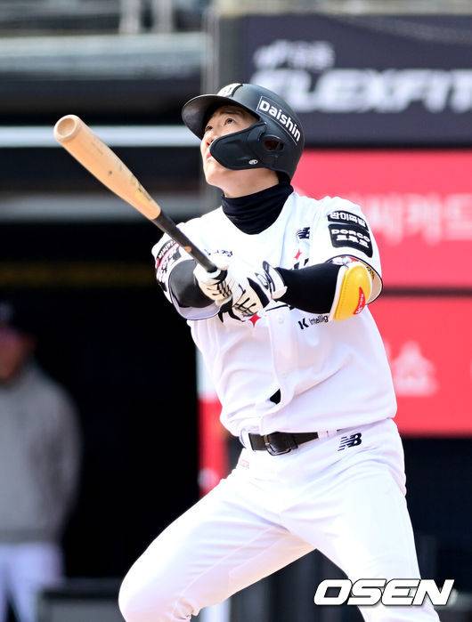 ‘KIA→10억 KT행’ FA 포수 역전 투런포 폭발! KT, 두산 7-3 잡고 시범경기 최종전 승리…오윤석 쐐기포+보쉴리 QS [수원 리뷰]