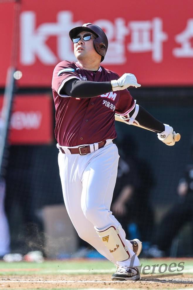 한화 떠난 72억 이적생 폭주! 투런포→쐐기 2타점…'볼볼볼볼볼' LG 2연패-키움 2연승 마무리 [잠실 게임노트]