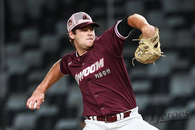 한화 떠난 72억 이적생 폭주! 투런포→쐐기 2타점…'볼볼볼볼볼' LG 2연패-키움 2연승 마무리 [잠실 게임노트]