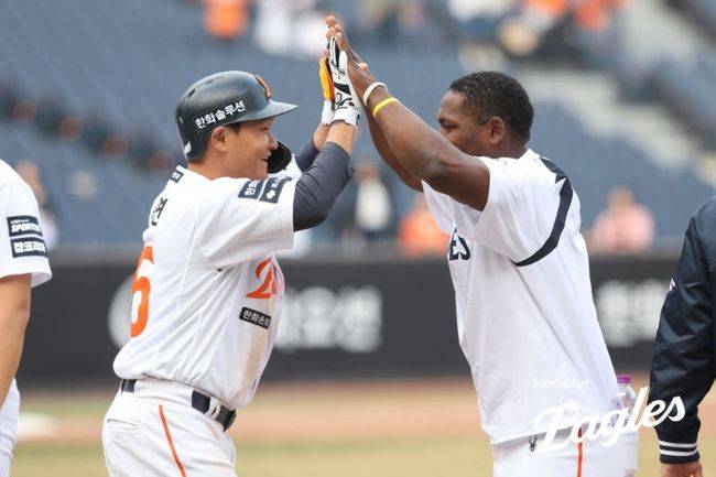 한화 고구마 불펜? 홈런으로 지웠다! '김태연 또또 끝내기포' NC에 9-8 대역전극, 시범경기 최종전 승리 [대전 리뷰]