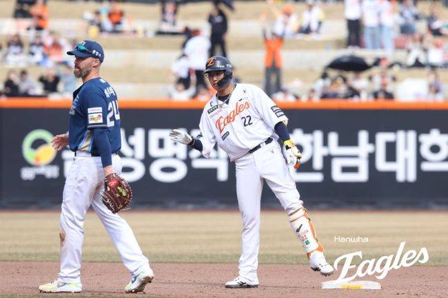 한화 고구마 불펜? 홈런으로 지웠다! '김태연 또또 끝내기포' NC에 9-8 대역전극, 시범경기 최종전 승리 [대전 리뷰]