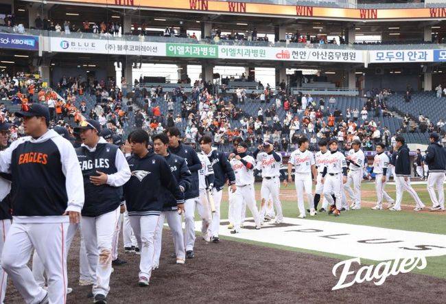 한화 고구마 불펜? 홈런으로 지웠다! '김태연 또또 끝내기포' NC에 9-8 대역전극, 시범경기 최종전 승리 [대전 리뷰]