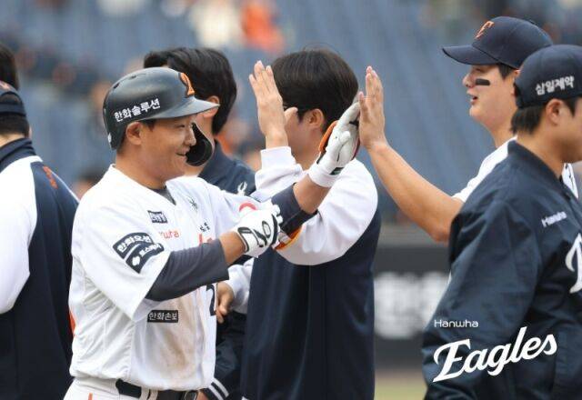 한화에 이런 선수 있었구나, 3홈런 타자가 또 끝내기포라니…김경문