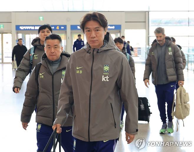 손흥민-김민재 일렬로 서서 박수 짝짝짝 '무슨 일?'…'가상 남아공' 코트디부아르전 앞두고 '완전체' 모였다