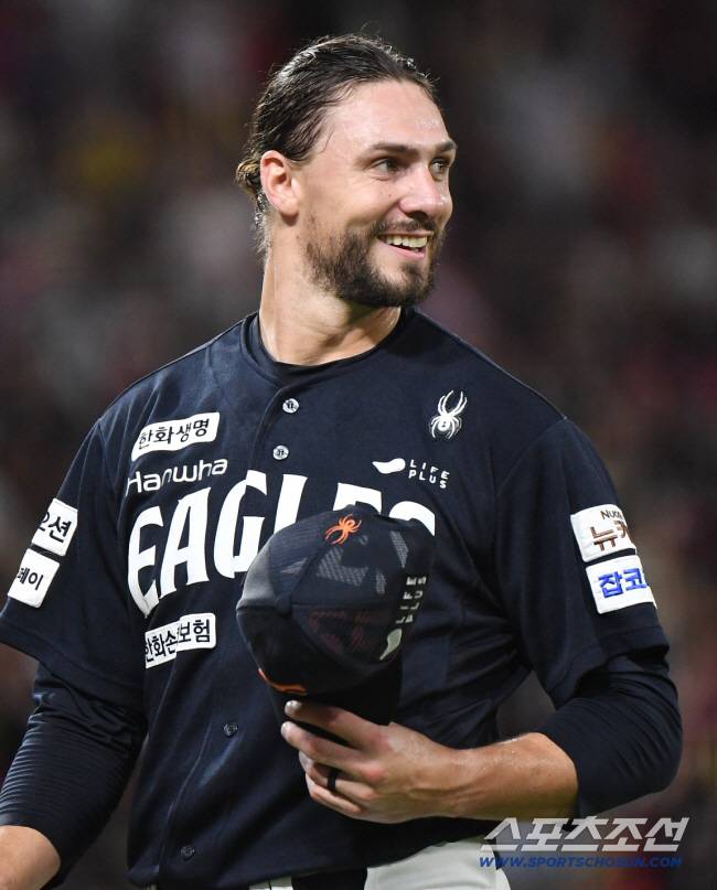 '韓 16승' 우습나, 한화 눈물로 떠났는데…ML 푸대접, 또 증명하는 수밖에 없다