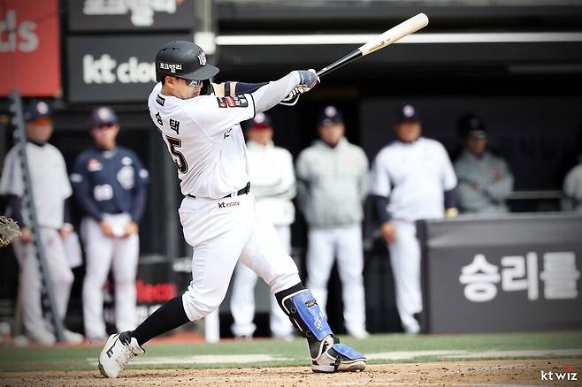 4년 10억 FA가 이렇게 잘할 일? '타율 0.421' 시범경기 대폭발…비결이 뭐예요? 물었더니