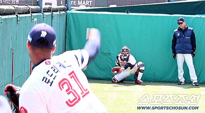 '개막전 선발 확정?'롯데 로드리게스 불펜피칭, 최고구속 154Km 직구에 날카로운 변화구까지 '일품'[불펜 직캠]