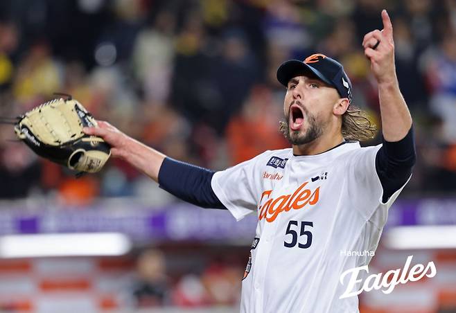 'KBO 16승' 라이언 와이스, 극적 반전…마이너 강등 예상 뒤집고 불펜 합류