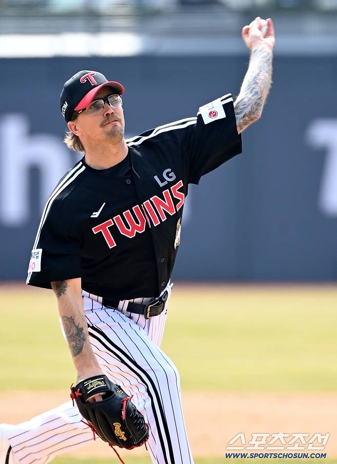 4,5선발 못정한 팀도 있는데... 개막 초반 6선발 가동? 147km 왼손 에이스 복귀각... 괜히 우승후보가 아니네