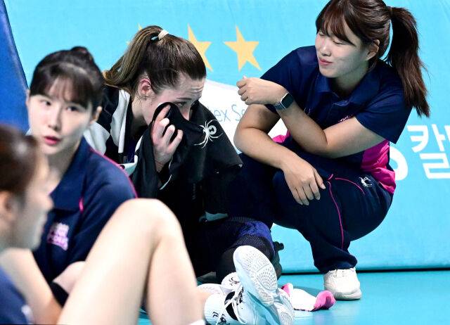 '눈물로 시작해 눈물로 끝난' 레베카의 1년… '김백화'의 뜨거웠던 안녕 [유진형의 현장 1mm]