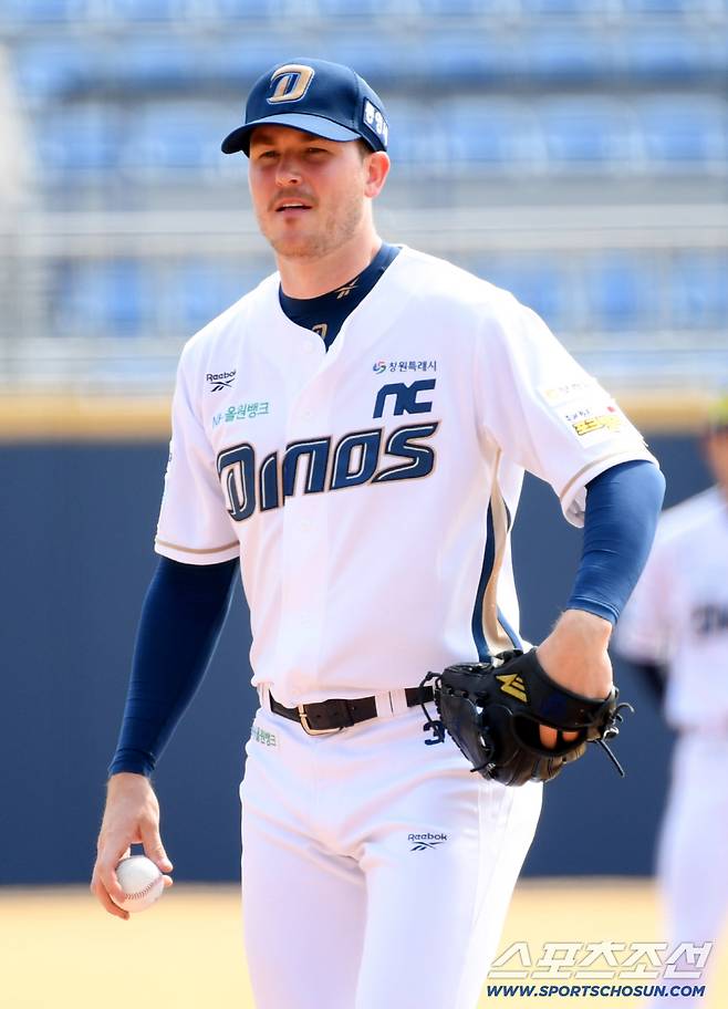 [오피셜]'최악 시나리오 현실됐다' 1선발 복사근 파열 →