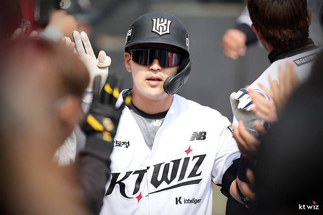 '단돈 10억' 주고 잡아왔는데…시범경기 4할 타율+2홈런 대폭격! '3년간 무홈런' KIA→KT 포수 심상찮다? 올해 반전 이뤄내나