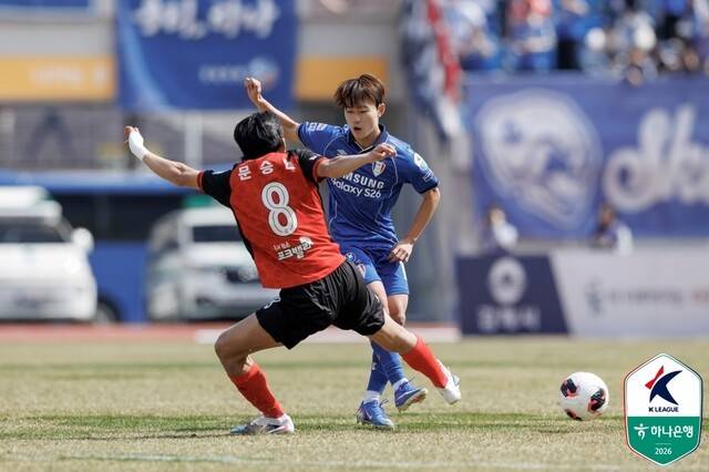 [BE.현장] 기대했다가 바로 채찍… 이정효 감독의 '애착인형' 김성주 길들이기,