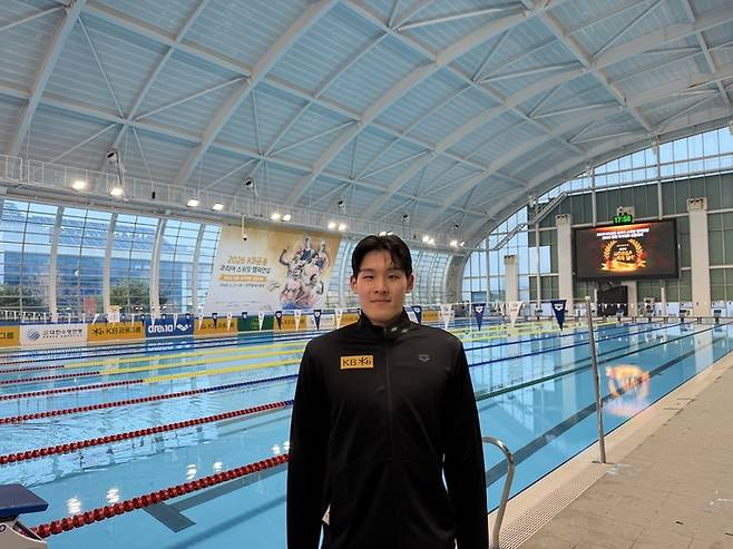 수영 김영범, ‘선배’ 황선우 제쳤다…AG 대표선발전 자유형 100m 우승