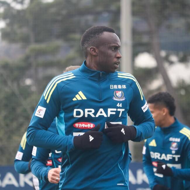 日 축구, 선 제대로 넘었다…”승점 3점 헌납한 흑인이다” 인종 차별 논란 터졌다→’실점 관여 플레이가 원인’