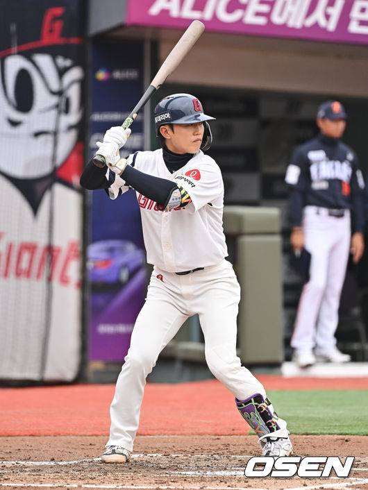 초대형 트레이드로 롯데 온 복덩이, 타율 .179 부진이라니 대체 무슨 일인가 “방망이 타이밍이 아예 맞지 않아”