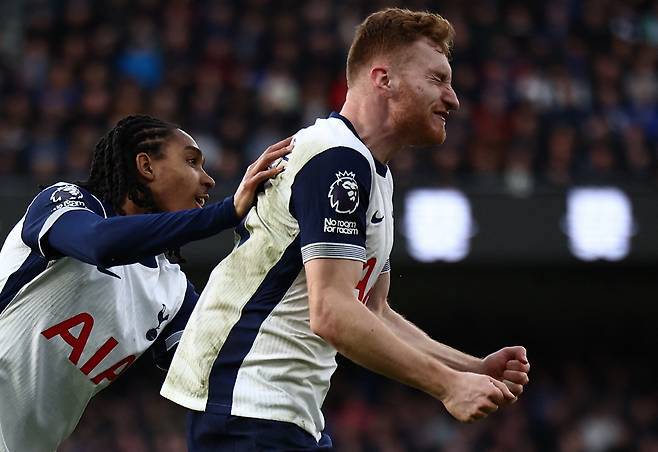 하늘은 토트넘을 버렸다, '에이스' 쿨루셉스키 시즌 통째로 OUT 위기...부상 8개월 차인데 아직도 절뚝절뚝