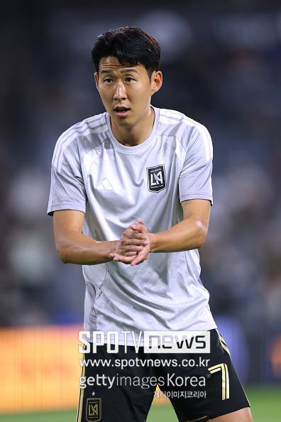 공신력 최고 BBC ‘비피셜’ 떴다 ‘손흥민처럼 뛰고 리버풀 떠나는’ 살라, 유럽 생활 마무리→사우디아라비아 이적 “고민할 필요조차 없는 일”