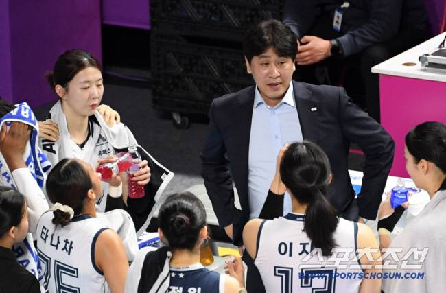 1위 했는데 이게 무슨 일…도로공사, 김종민 감독 전격 결별→김영래 수석코치로 챔프전