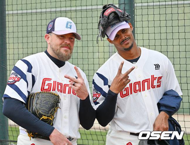 '33승 폰와급' 듀오? 시범경기 성적은 물음표였다…롯데의 대반전, 외인 듀오부터 시작될 수 있을까