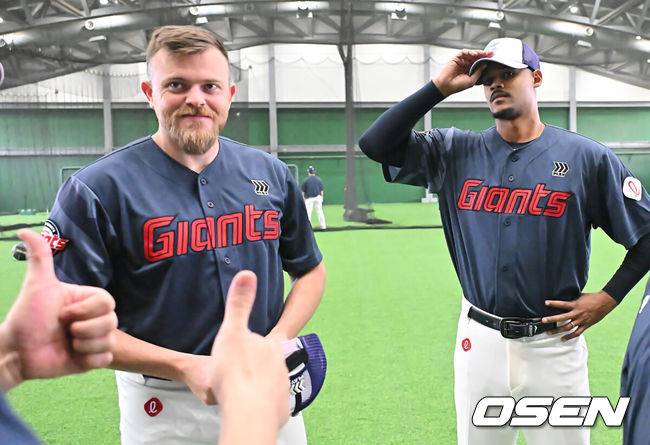 '33승 폰와급' 듀오? 시범경기 성적은 물음표였다…롯데의 대반전, 외인 듀오부터 시작될 수 있을까