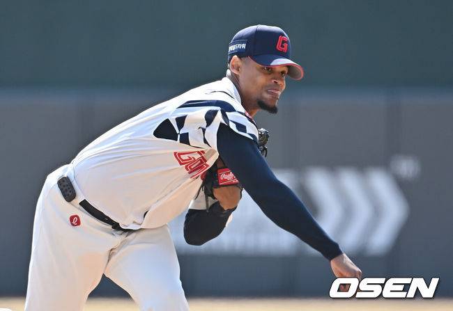 '33승 폰와급' 듀오? 시범경기 성적은 물음표였다…롯데의 대반전, 외인 듀오부터 시작될 수 있을까