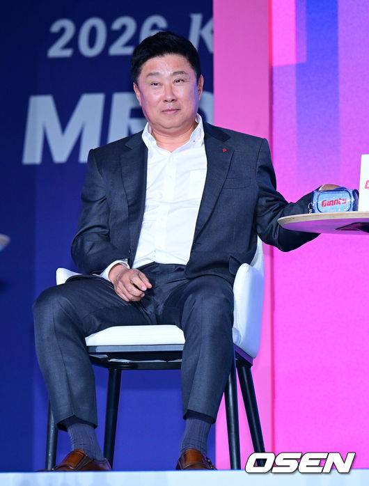 “살다 살다 별 일이” “가을점퍼요? 지금 사세요”…잔잔한 미디어데이에 ‘김태형표’ 입담 폭탄 투하 [미디어데이]