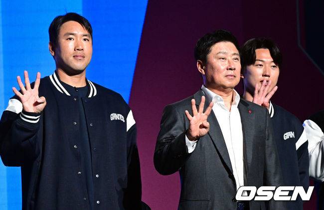 “살다 살다 별 일이” “가을점퍼요? 지금 사세요”…잔잔한 미디어데이에 ‘김태형표’ 입담 폭탄 투하 [미디어데이]