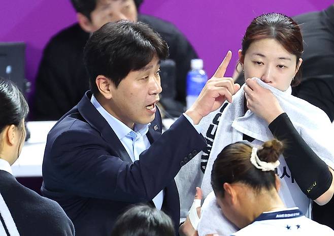 플레이오프 시간에 감독 결별 공식발표… V리그 존중하지 않는 도로공사