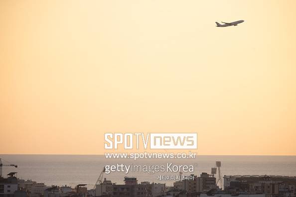 [오피셜] '끝내 눈물 펑펑' 손흥민, 대표팀 은퇴 전 뛸 수 있을까…2027 아시안컵 조 추첨 무기한 연기 ‘불안한 중동 정세 때문으로 추정’