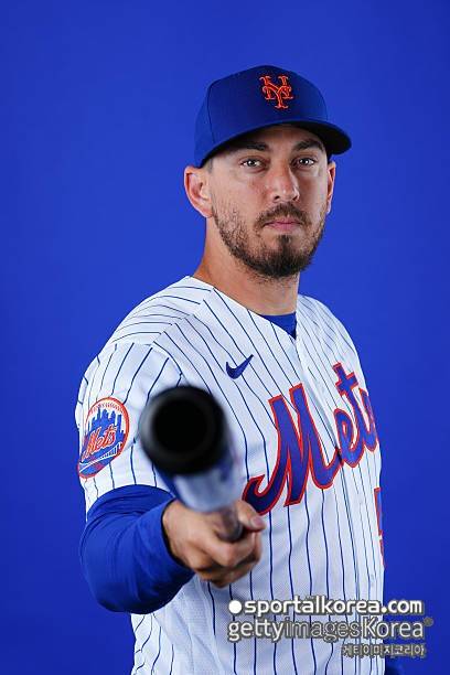 'WS 우승 3회·준우승 2회' 다저스 전설, 이게 무슨 망신인가? 'ML 최고 부자 팀과 계약 추진→개막전 앞두고 방출', 현역 연장 여부 불투명