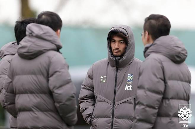 '5분 뛰라고 부른 건가' 홍명보 외면 → 빅리그 이달의 선수상…카스트로프, '윙백 변신' 월드컵 주전 뒤흔든다