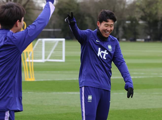 런던 맛집 소개까지! 손흥민 ‘제2 고향’ 英서 힐링, 새해 첫 필드골 정조준…월드컵 ‘가상의 남아공전’ 개봉박두 [SS 밀턴 케인즈 현장]