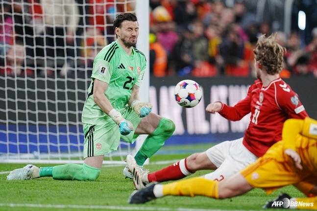 홍명보호 월드컵 첫 상대, '역시 최강' 덴마크 유력... 북마케도니아 4-0 완파→유럽 PO 결승 선착