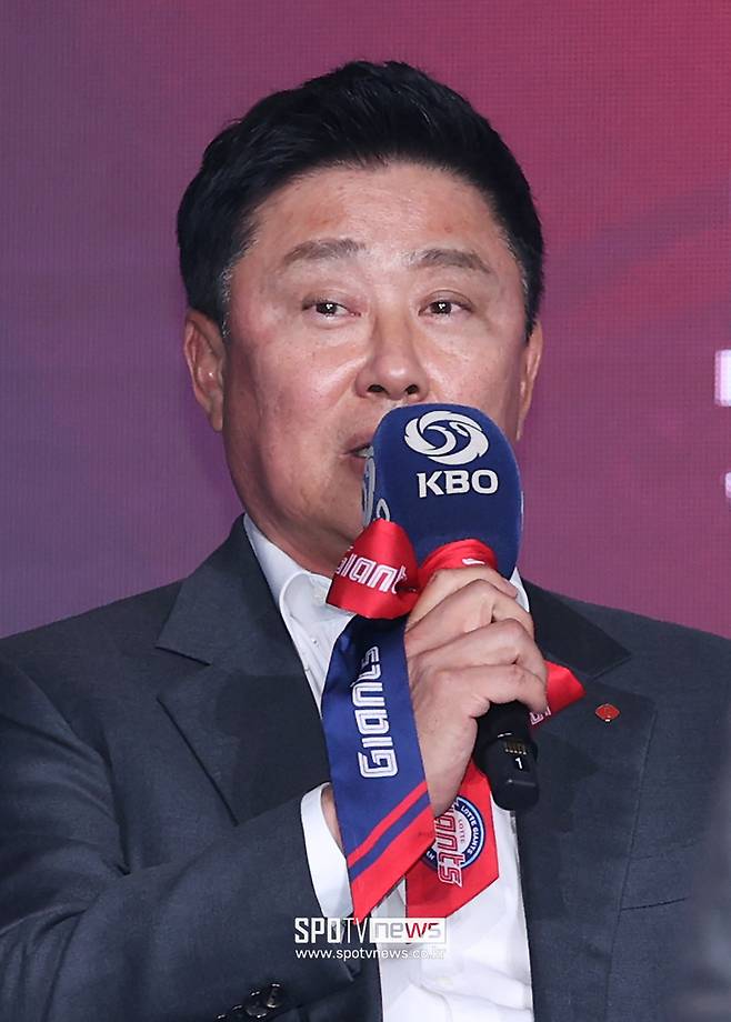 롯데 50억 FA, 2년 만에 개막 엔트리 승선하나…'힌트' 남긴 김태형 감독, 놓칠 수 없는 기회 온다