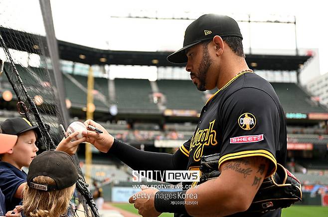 '제2의 강정호' 대형 악재, 38세 베테랑 외야수 합류…마이너 자리도 장담 못한다