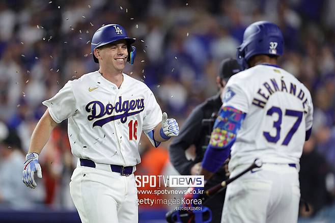 '악의 제국 무섭다' 다저스 10안타 폭발, 애리조나에 8-2 역전승