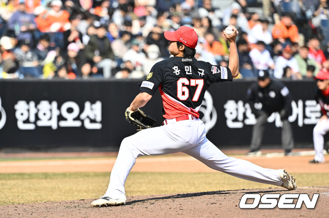 미래 보고 낙점했는데 즉시 전력됐다...80억 보상투수 개막엔트리 입성, 근데 왜 7억 베테랑은 빠졌나