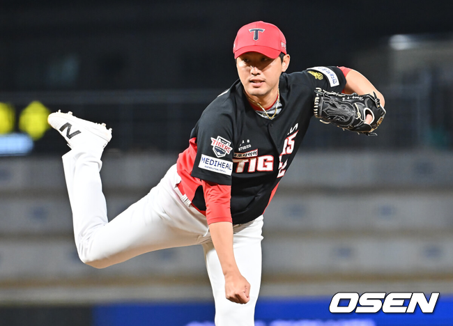 미래 보고 낙점했는데 즉시 전력됐다...80억 보상투수 개막엔트리 입성, 근데 왜 7억 베테랑은 빠졌나